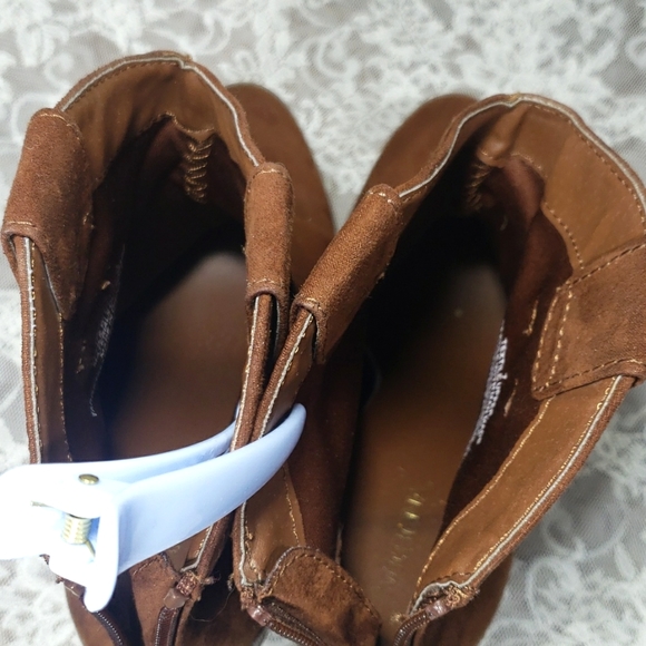 Merona Amazing Brown Suede Heels Boots Women's Size 7 - Picture 10 of 17